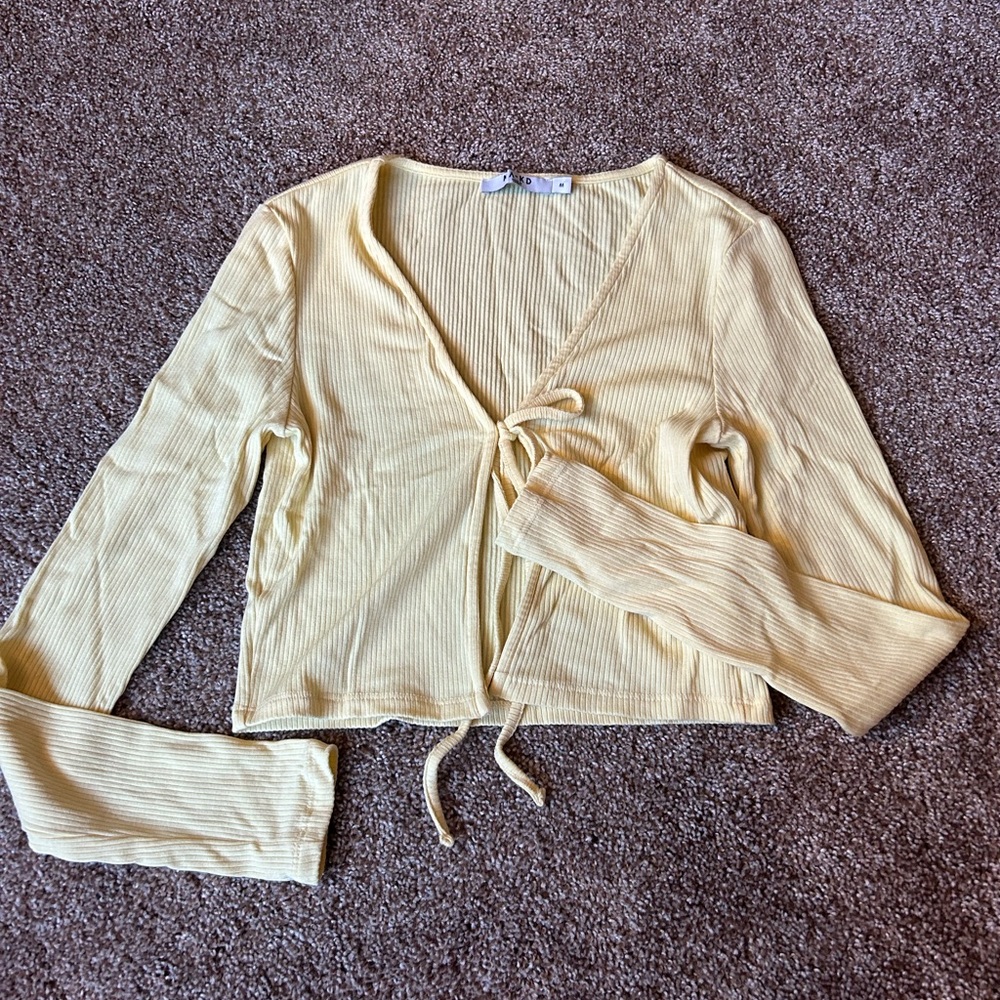 Yellow front tie cropped long sleeve